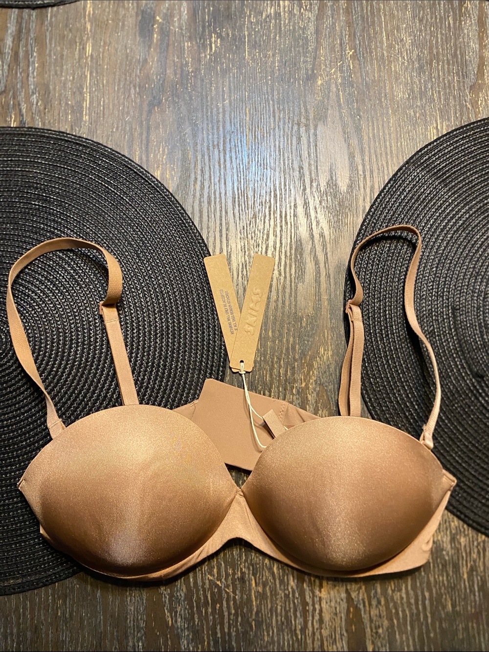SKIMS ultimate push up strapless sienna 34B Bra NWT creases in pad